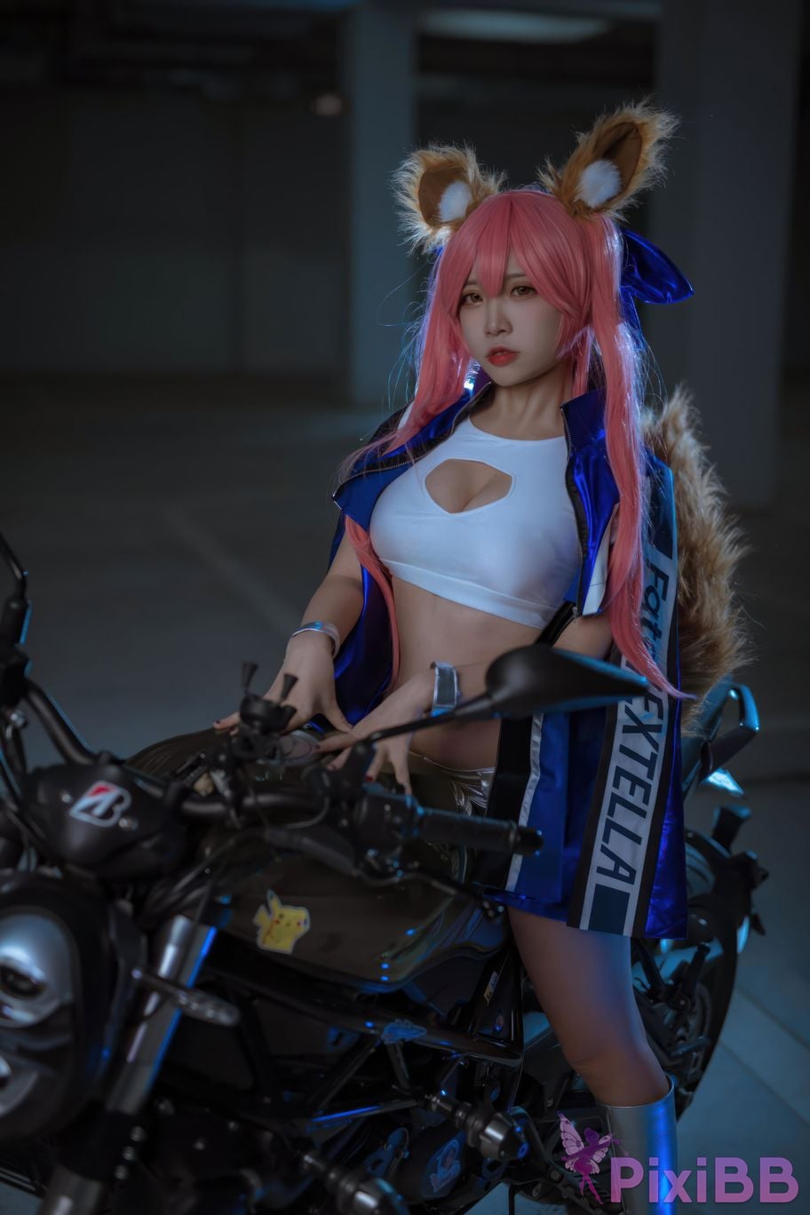 Cosplayer Second Assistant Nisa FGO Tamamoae Racing Suit PixiBB.COM 015