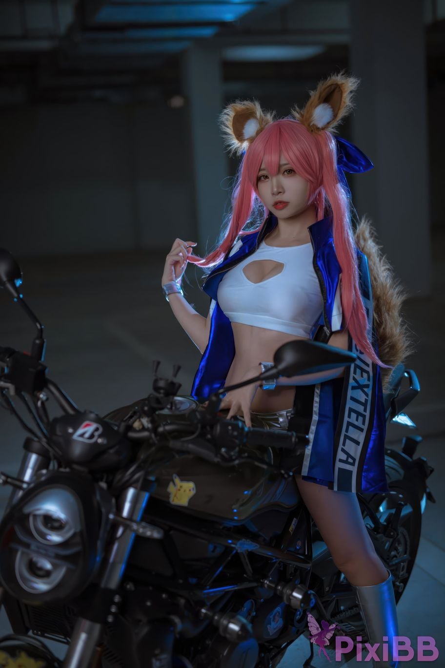 Cosplayer Second Assistant Nisa FGO Tamamoae Racing Suit PixiBB.COM 016
