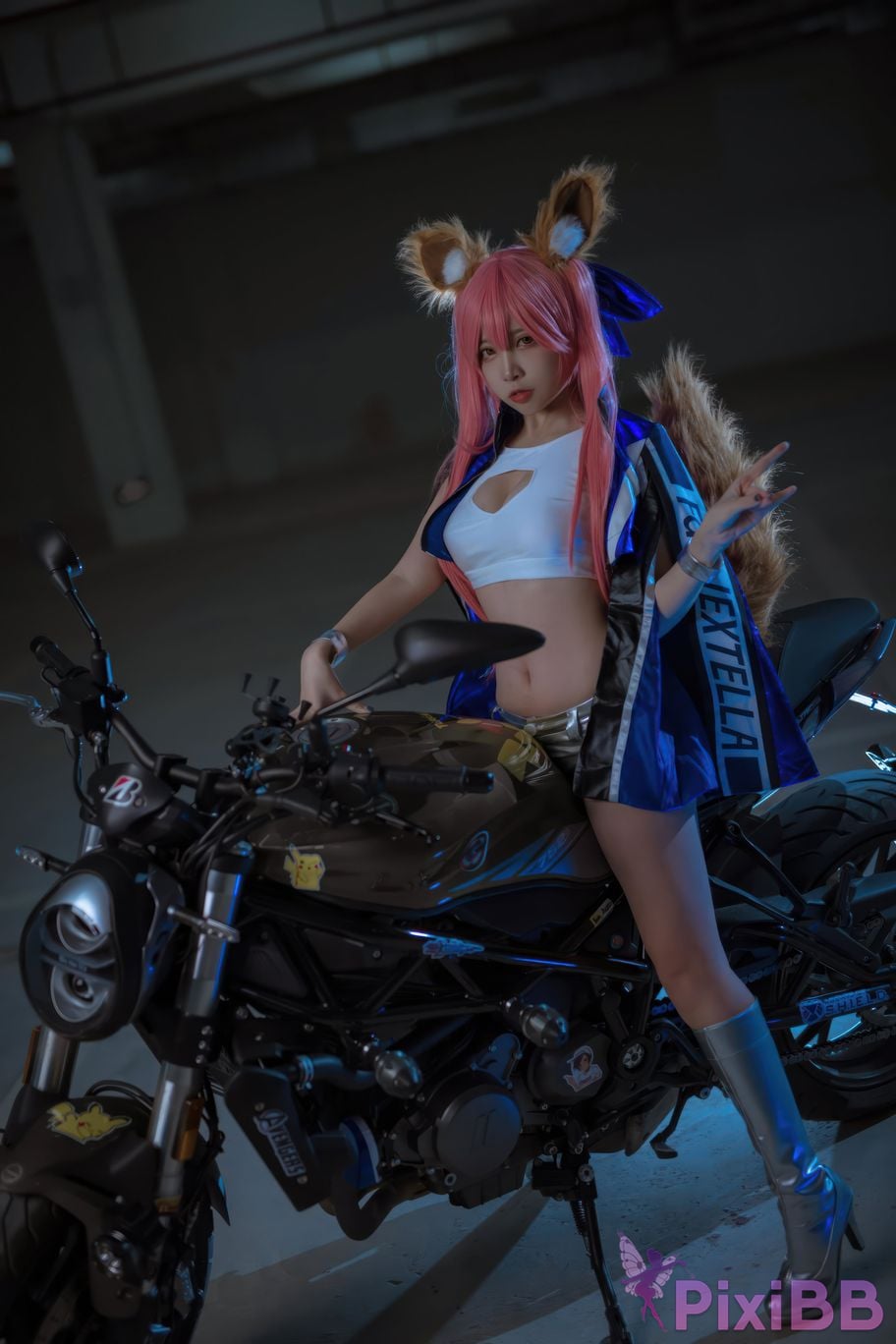 Cosplayer Second Assistant Nisa FGO Tamamoae Racing Suit PixiBB.COM 018