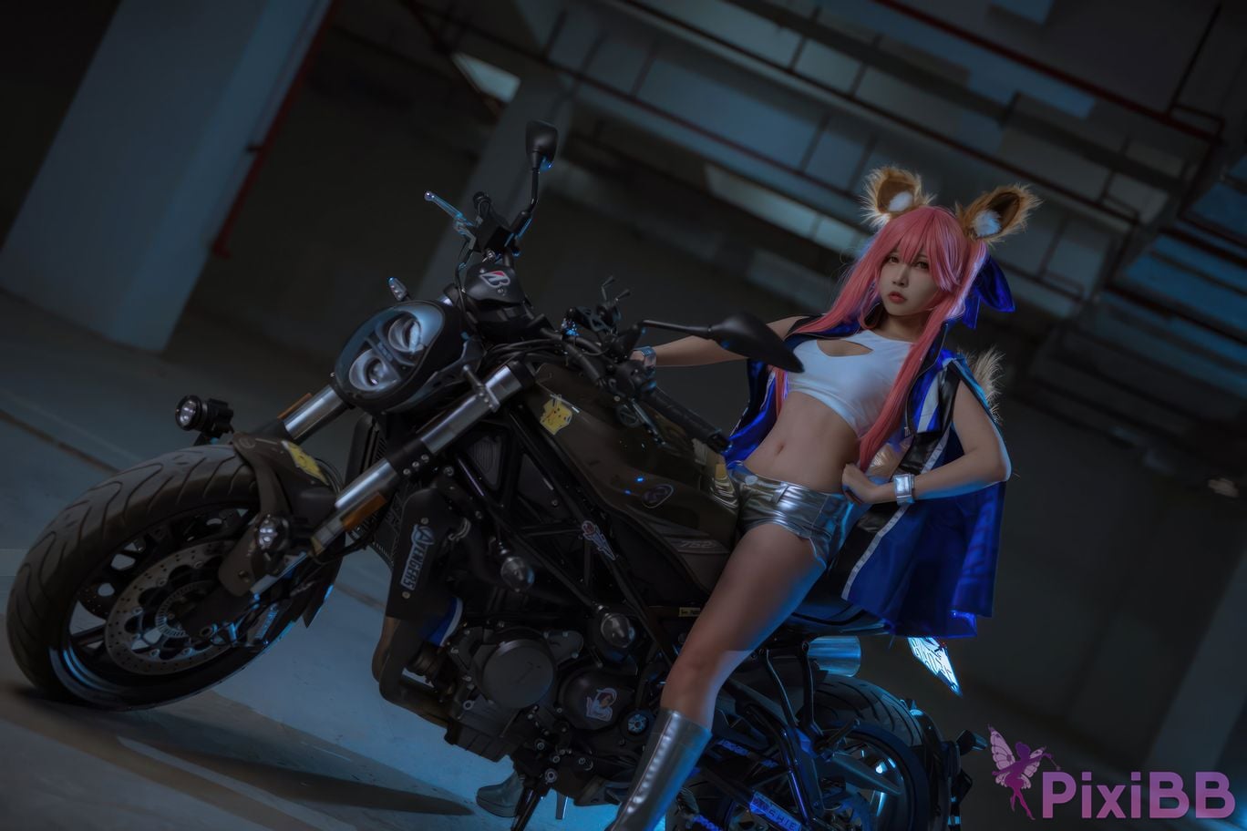 Cosplayer Second Assistant Nisa FGO Tamamoae Racing Suit PixiBB.COM 020