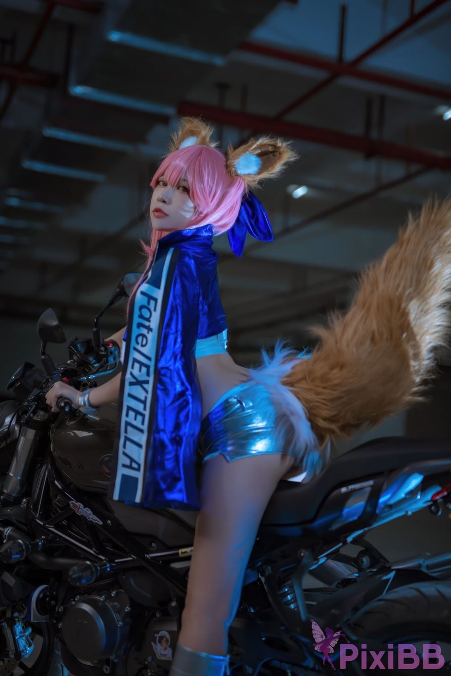 Cosplayer Second Assistant Nisa FGO Tamamoae Racing Suit PixiBB.COM 021
