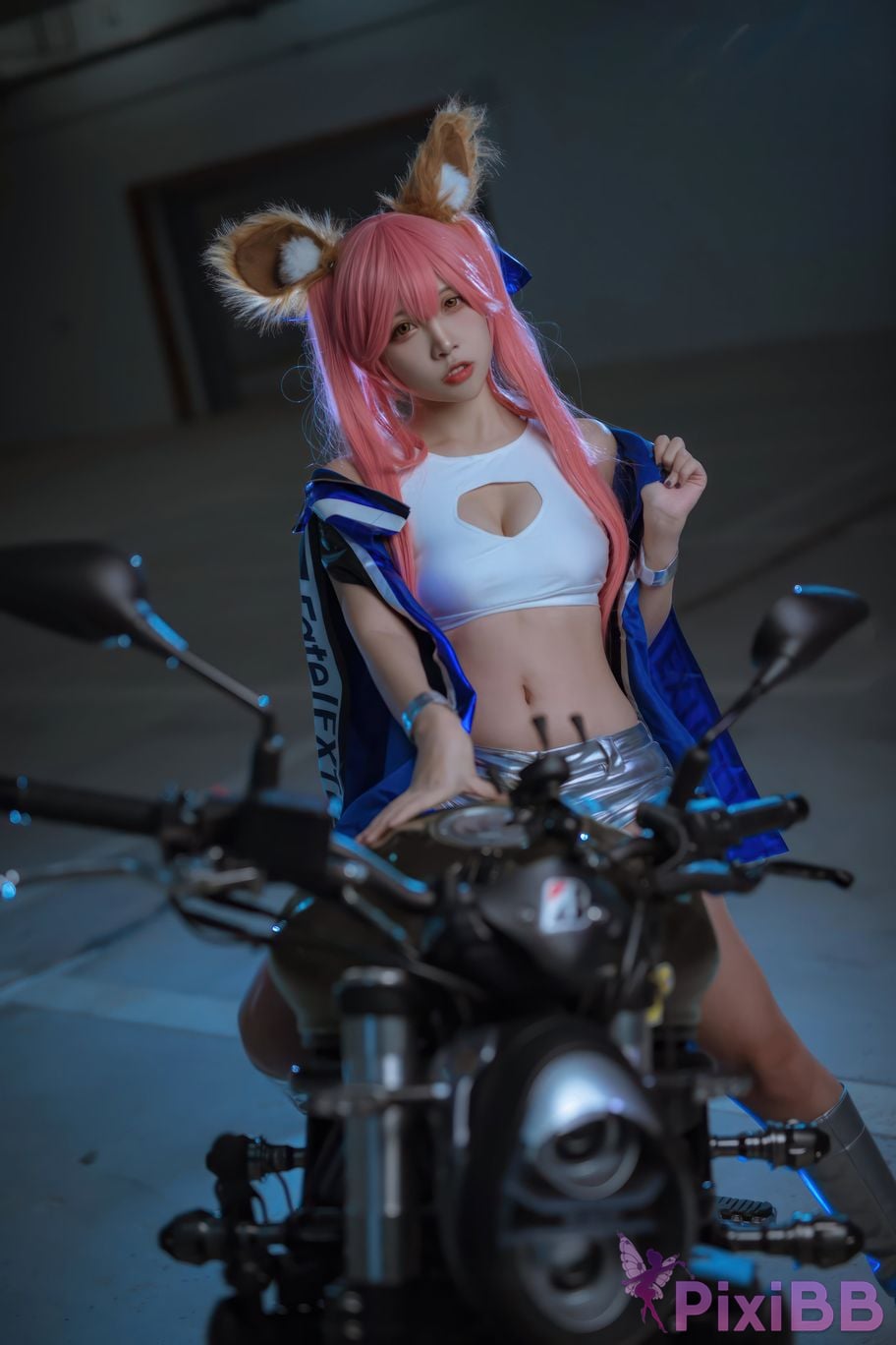 Cosplayer Second Assistant Nisa FGO Tamamoae Racing Suit PixiBB.COM 023