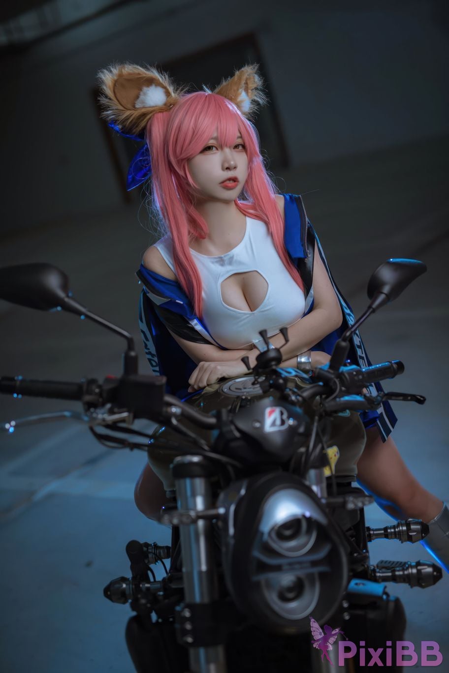 Cosplayer Second Assistant Nisa FGO Tamamoae Racing Suit PixiBB.COM 024