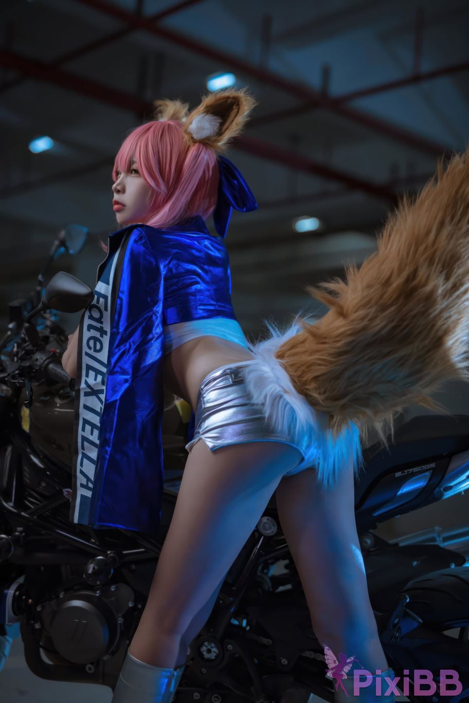 Cosplayer Second Assistant Nisa FGO Tamamoae Racing Suit PixiBB.COM 028