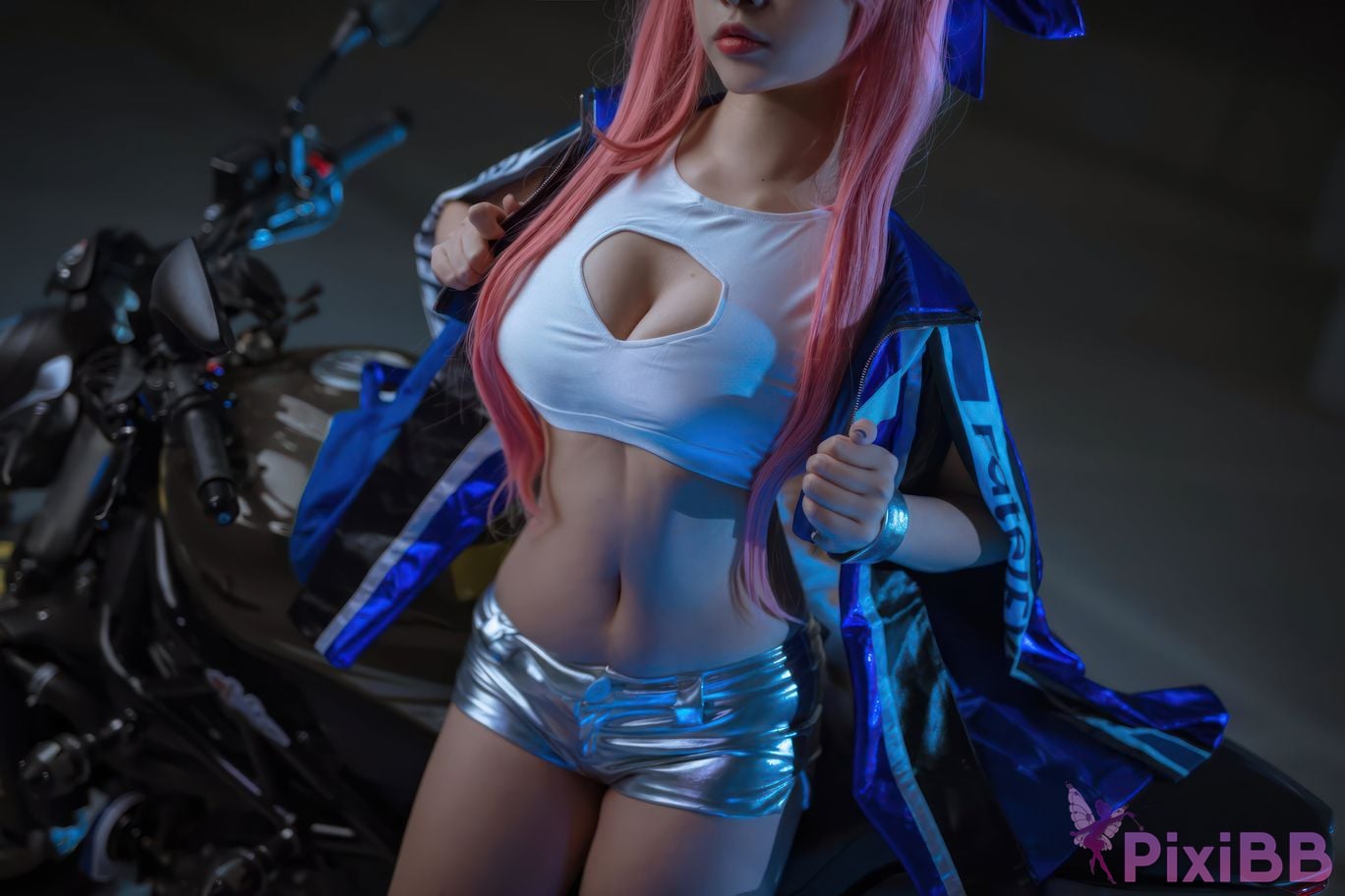 Cosplayer Second Assistant Nisa FGO Tamamoae Racing Suit PixiBB.COM 029