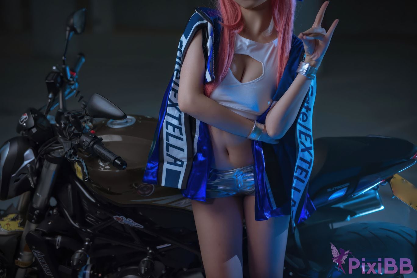 Cosplayer Second Assistant Nisa FGO Tamamoae Racing Suit PixiBB.COM 030