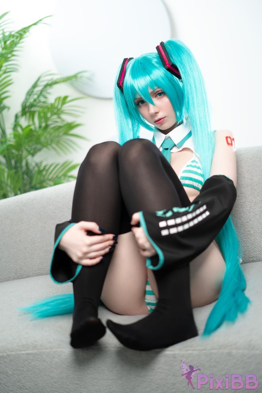Victoria Lirell Hatsune Miku PixiBB.COM 1
