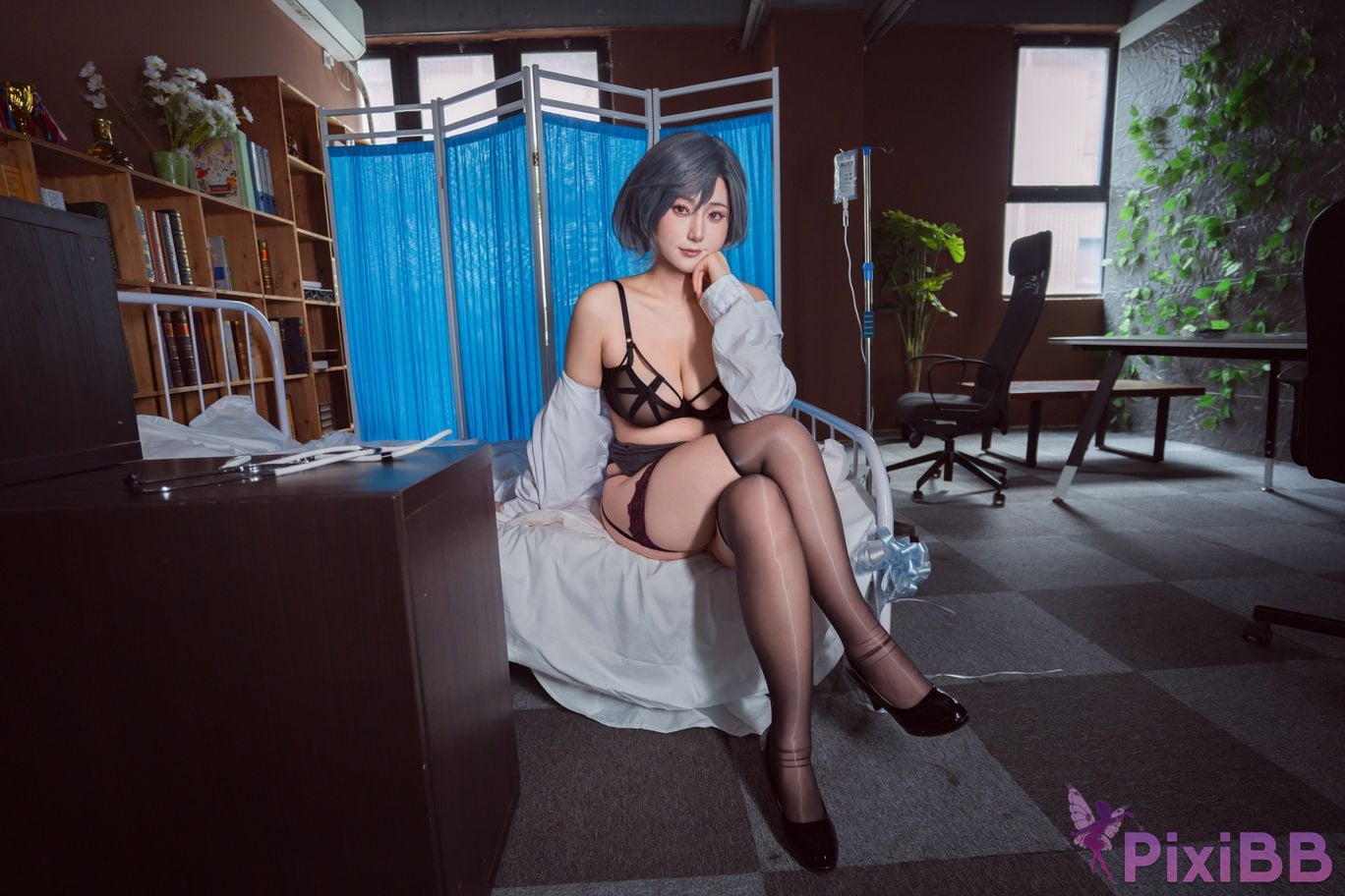 Cosplayer Xinglan is Lanlan and her name Lanmei. Disqualified doctor in the health room PixiBB.COM 041