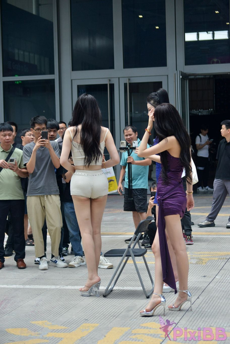 Featured Street Photography Works No.5471 three sisters PixiBB.COM 004