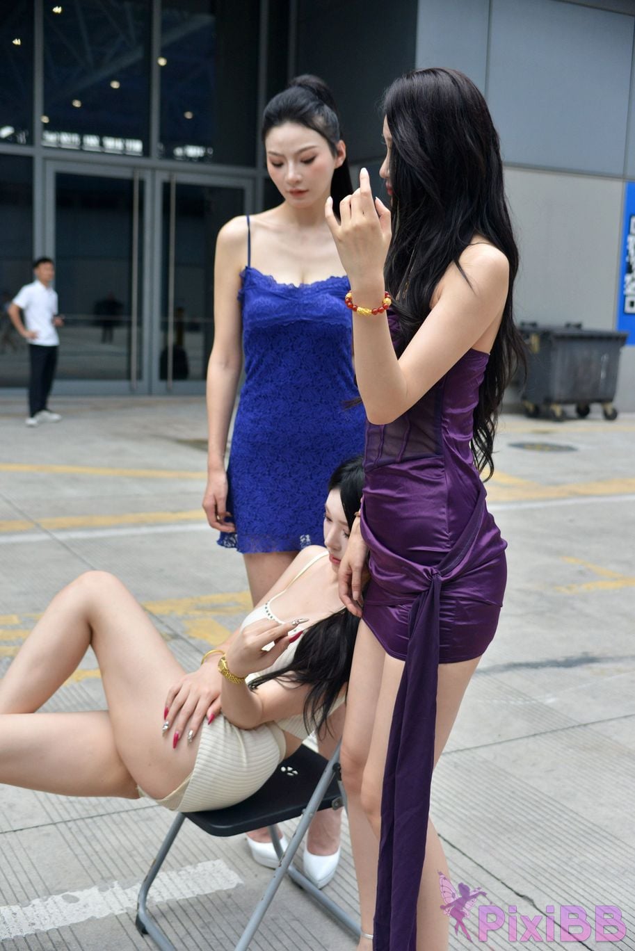 Featured Street Photography Works No.5471 three sisters PixiBB.COM 071
