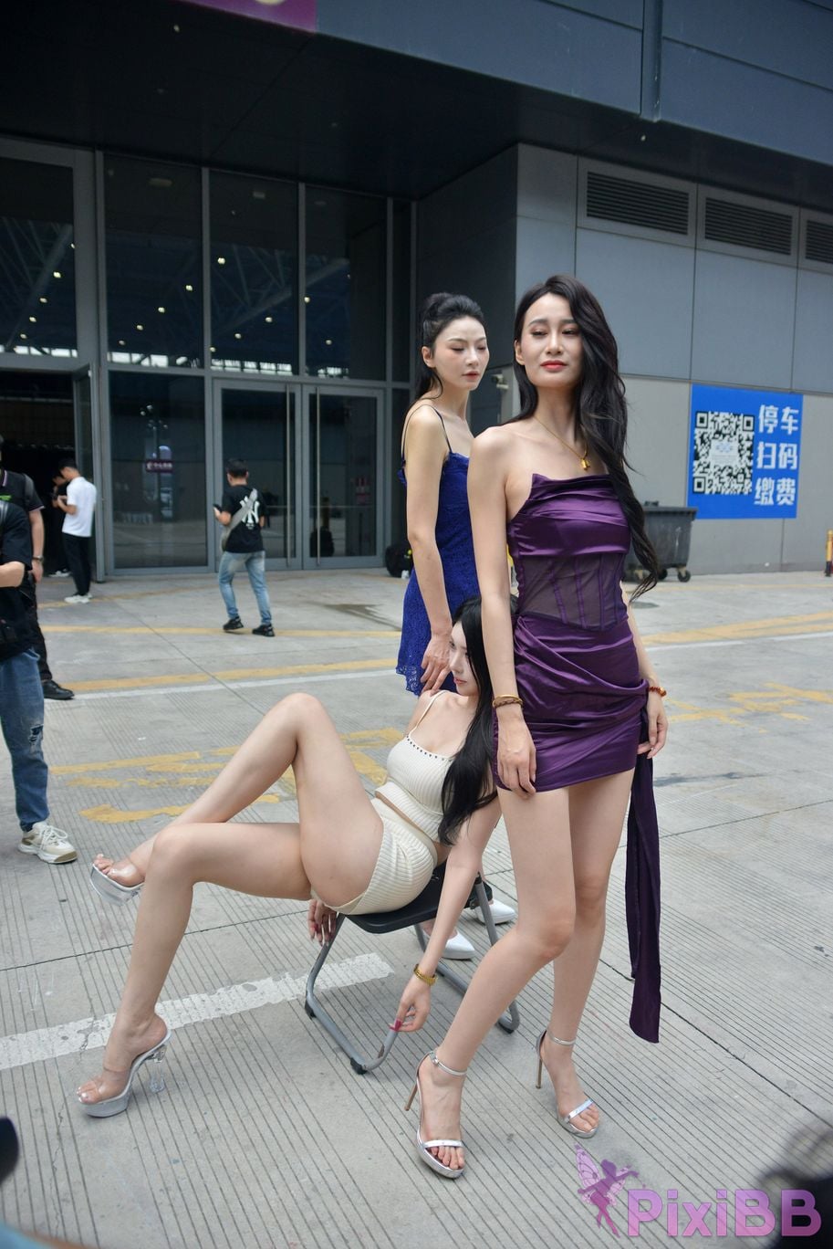 Featured Street Photography Works No.5471 three sisters PixiBB.COM 087
