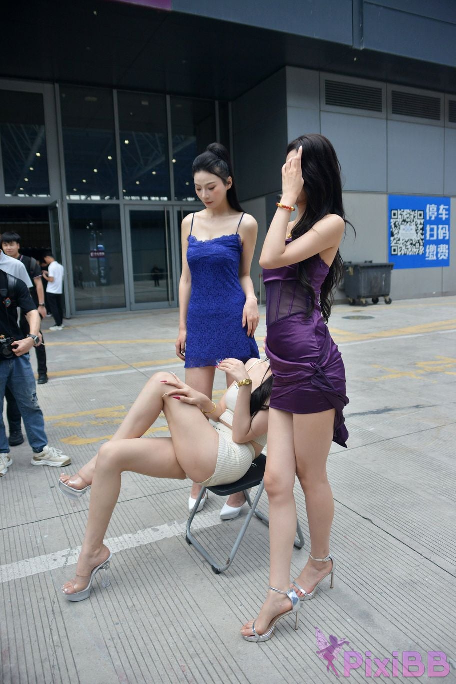 Featured Street Photography Works No.5471 three sisters PixiBB.COM 093