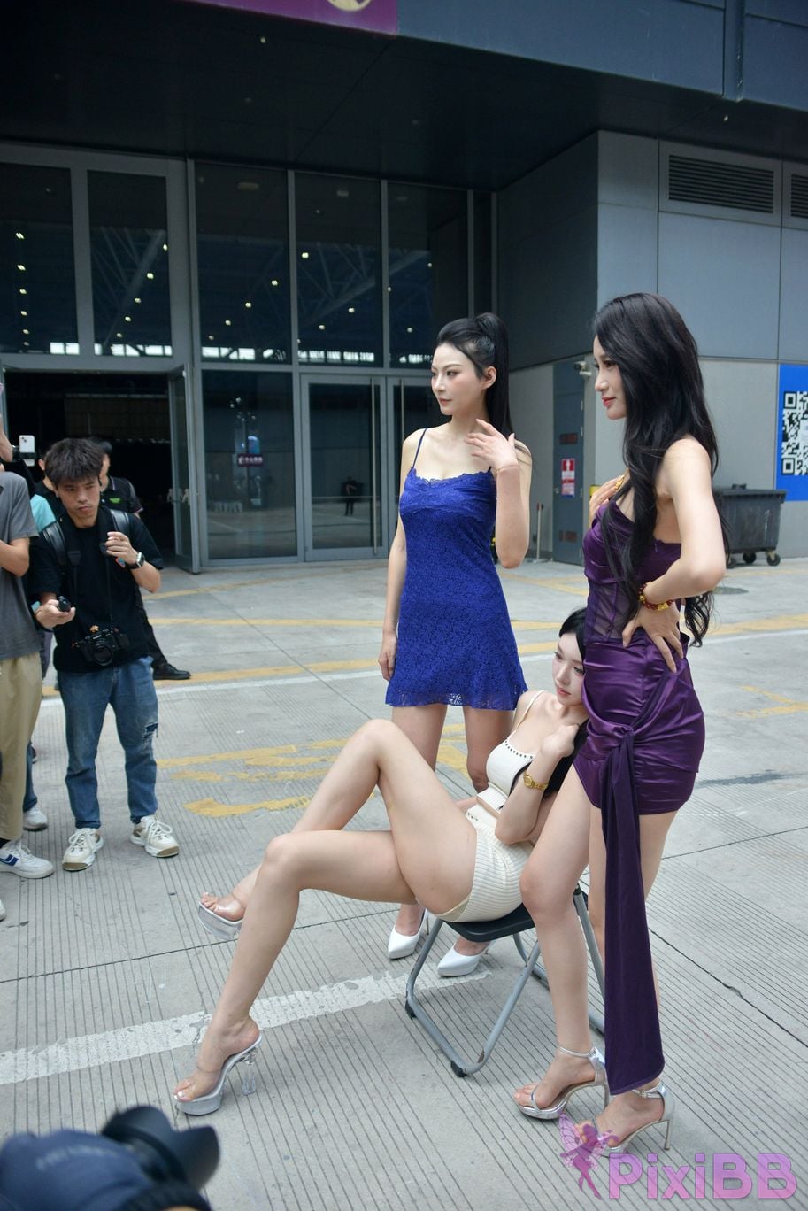 Featured Street Photography Works No.5471 three sisters PixiBB.COM 117
