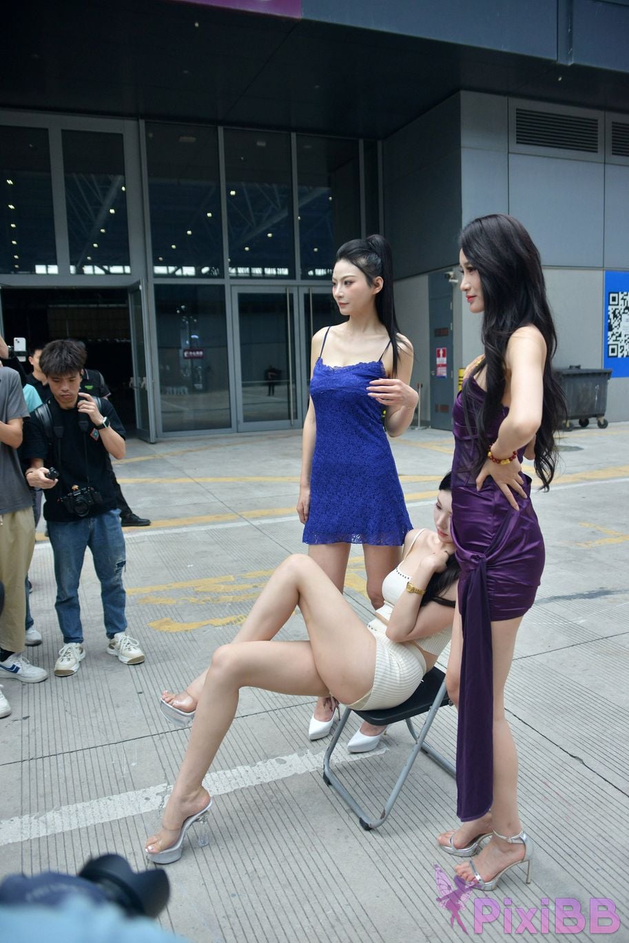 Featured Street Photography Works No.5471 three sisters PixiBB.COM 118