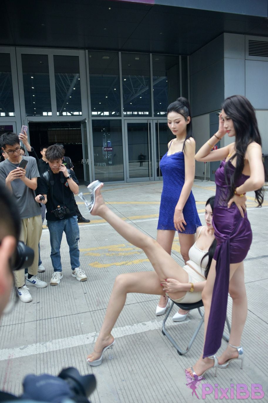 Featured Street Photography Works No.5471 three sisters PixiBB.COM 123
