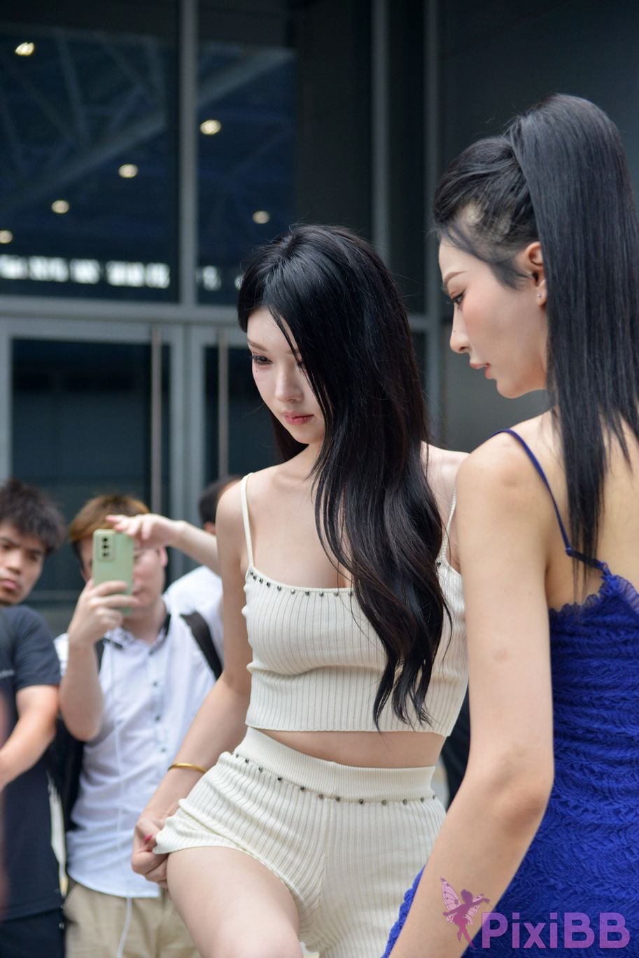 Featured Street Photography Works No.5471 three sisters PixiBB.COM 176
