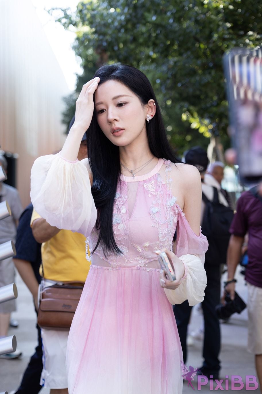 Featured Street Photography Works No.5472 Pink dress PixiBB.COM 009