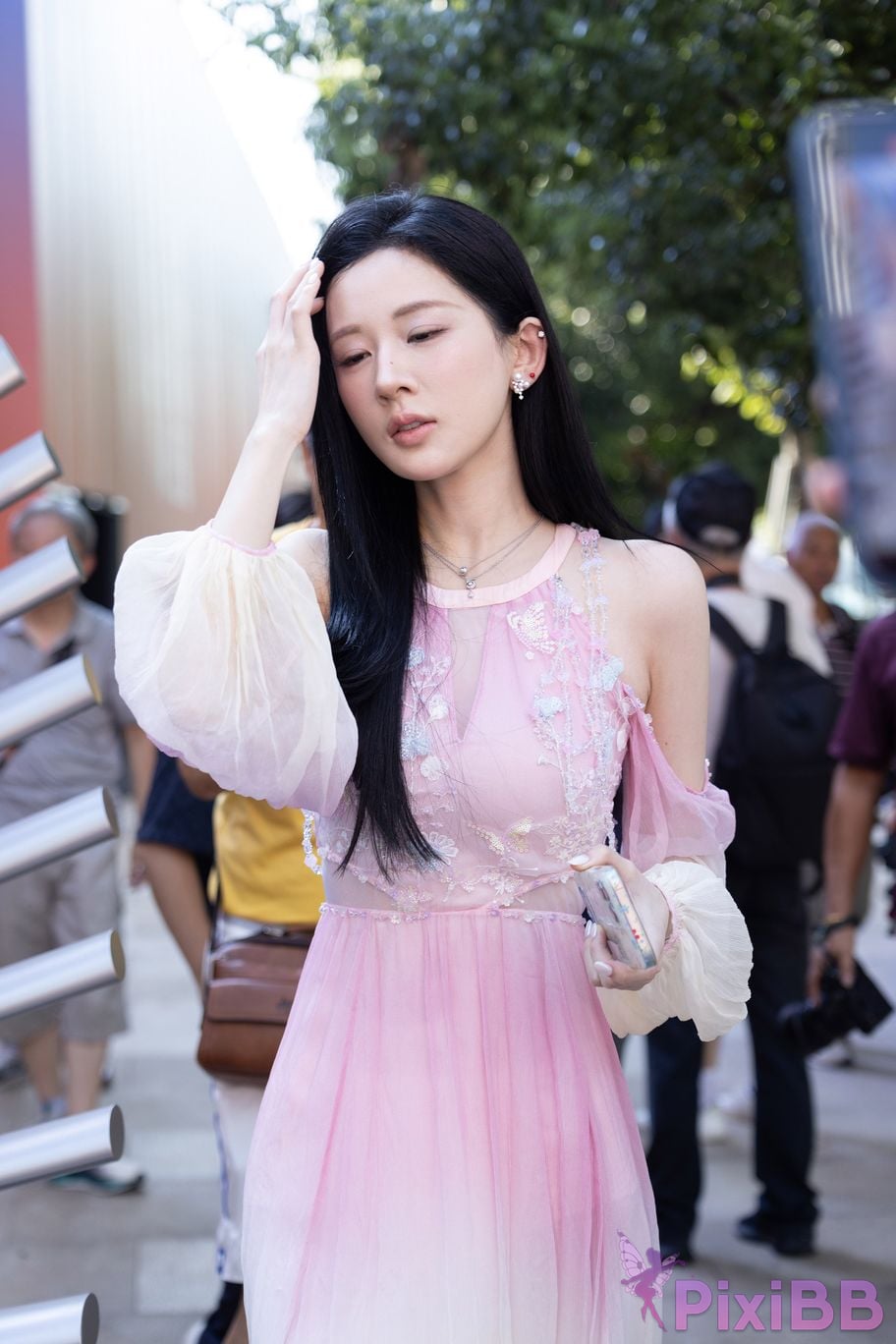 Featured Street Photography Works No.5472 Pink dress PixiBB.COM 010