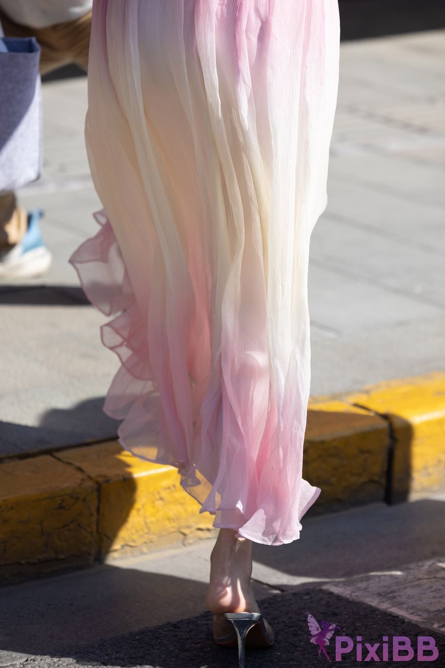 Featured Street Photography Works No.5472 Pink dress PixiBB.COM 070