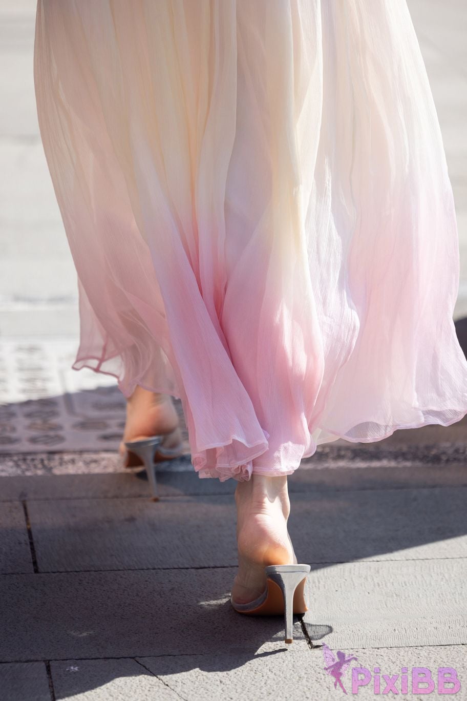 Featured Street Photography Works No.5472 Pink dress PixiBB.COM 080