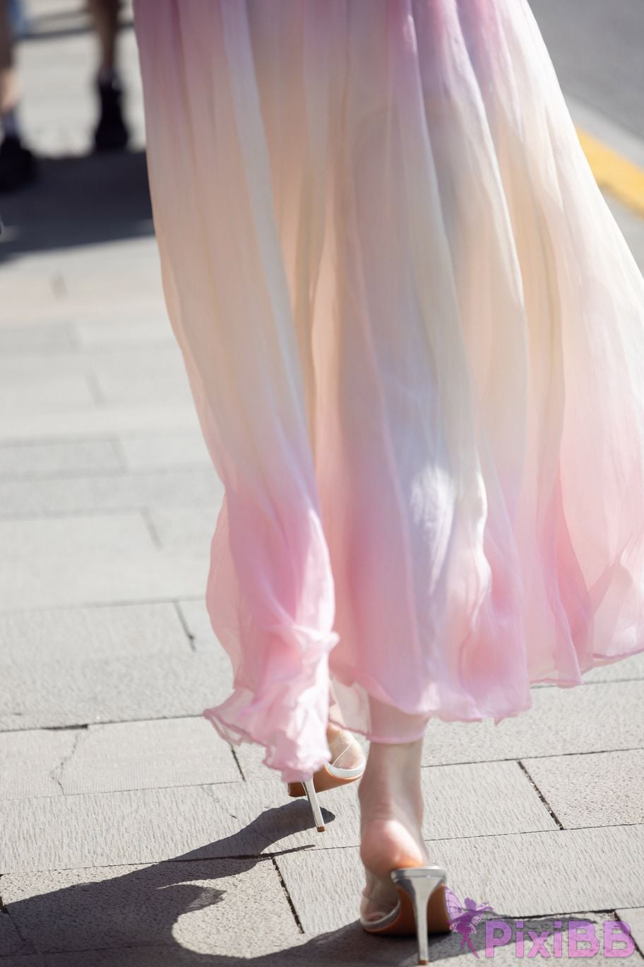 Featured Street Photography Works No.5472 Pink dress PixiBB.COM 082
