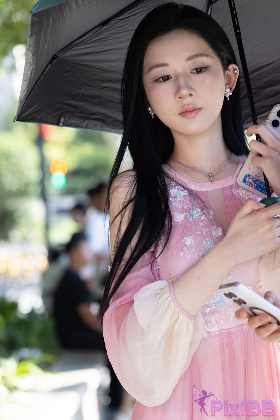 Featured Street Photography Works No.5472 Pink dress PixiBB.COM 125