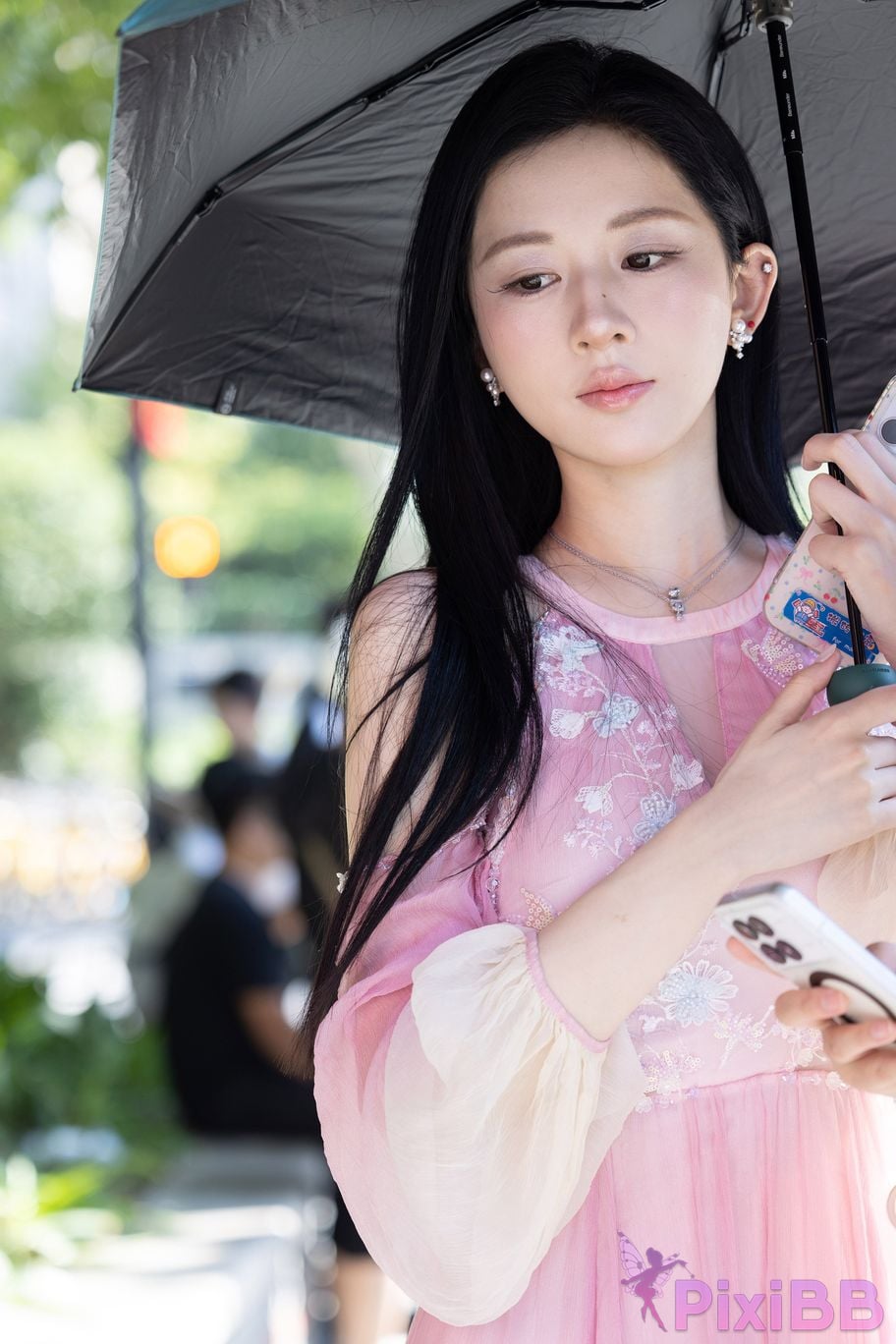 Featured Street Photography Works No.5472 Pink dress PixiBB.COM 128
