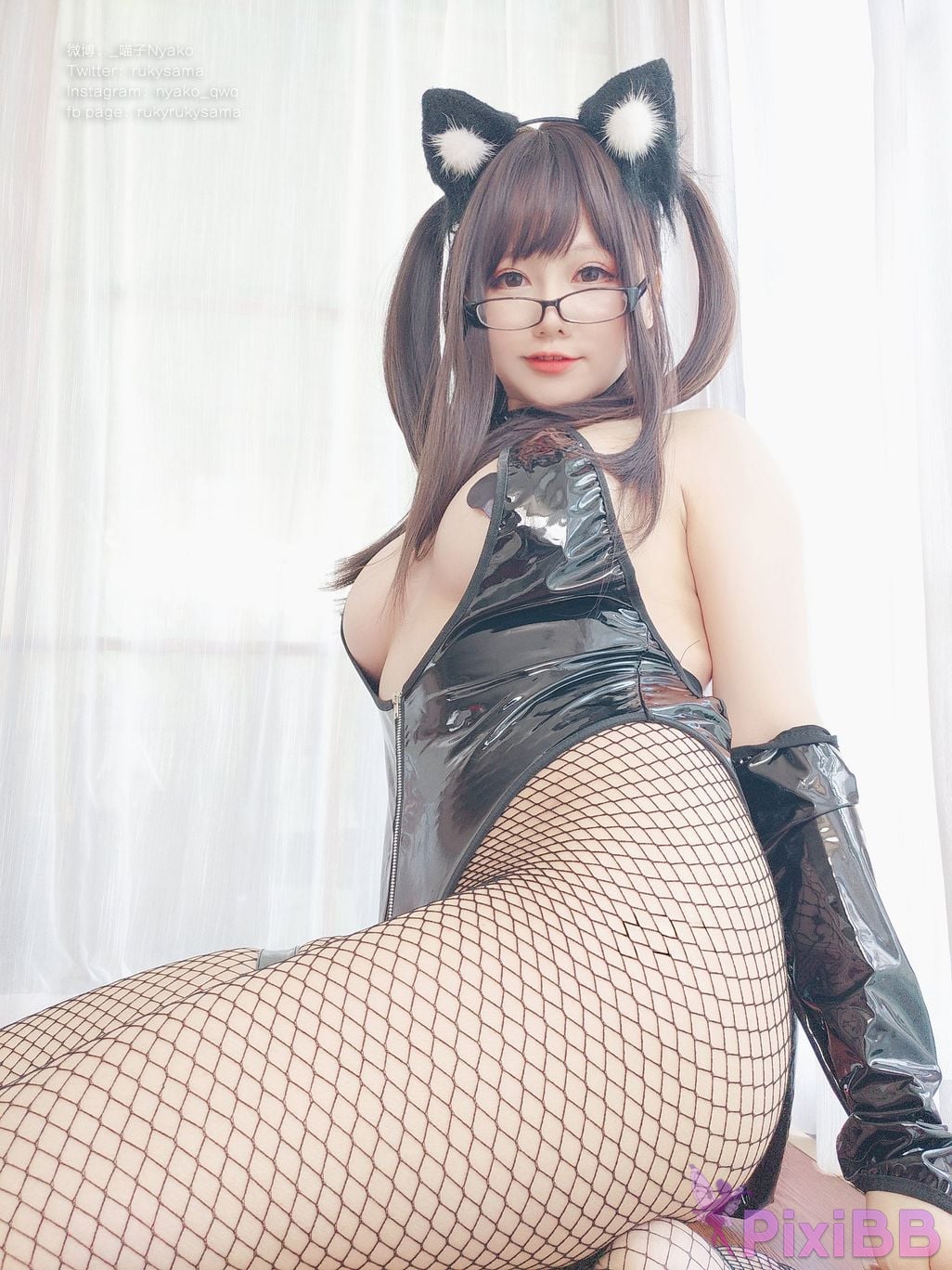 Cosplayer Nyako Miao Zi selfie 8 patent leather cat girl PixiBB.COM 016