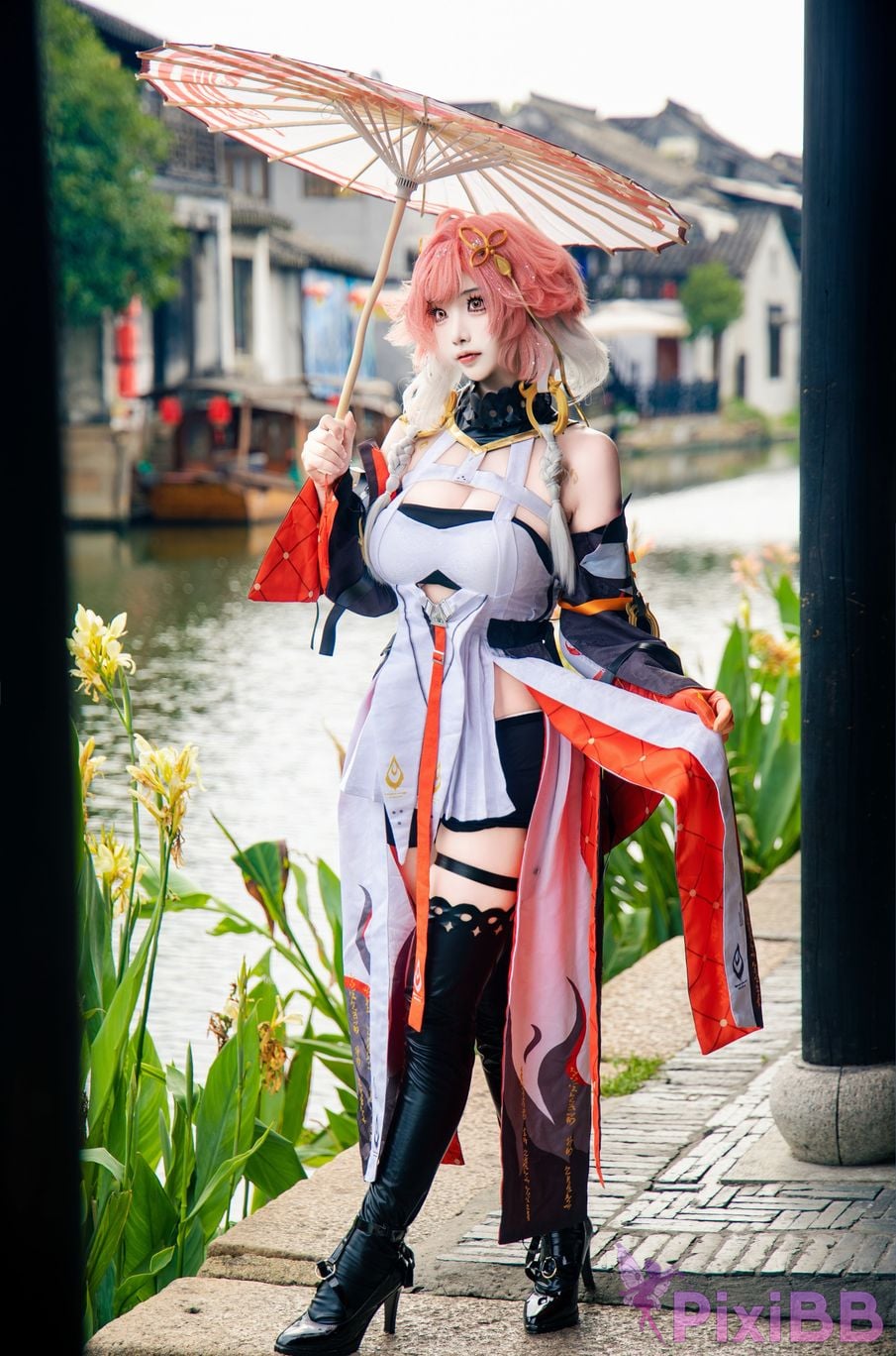 Cosplayer Vanilla Milk Meow Changli Collectors Edition Original Leather Exterior Scene PixiBB.COM 004.JPG