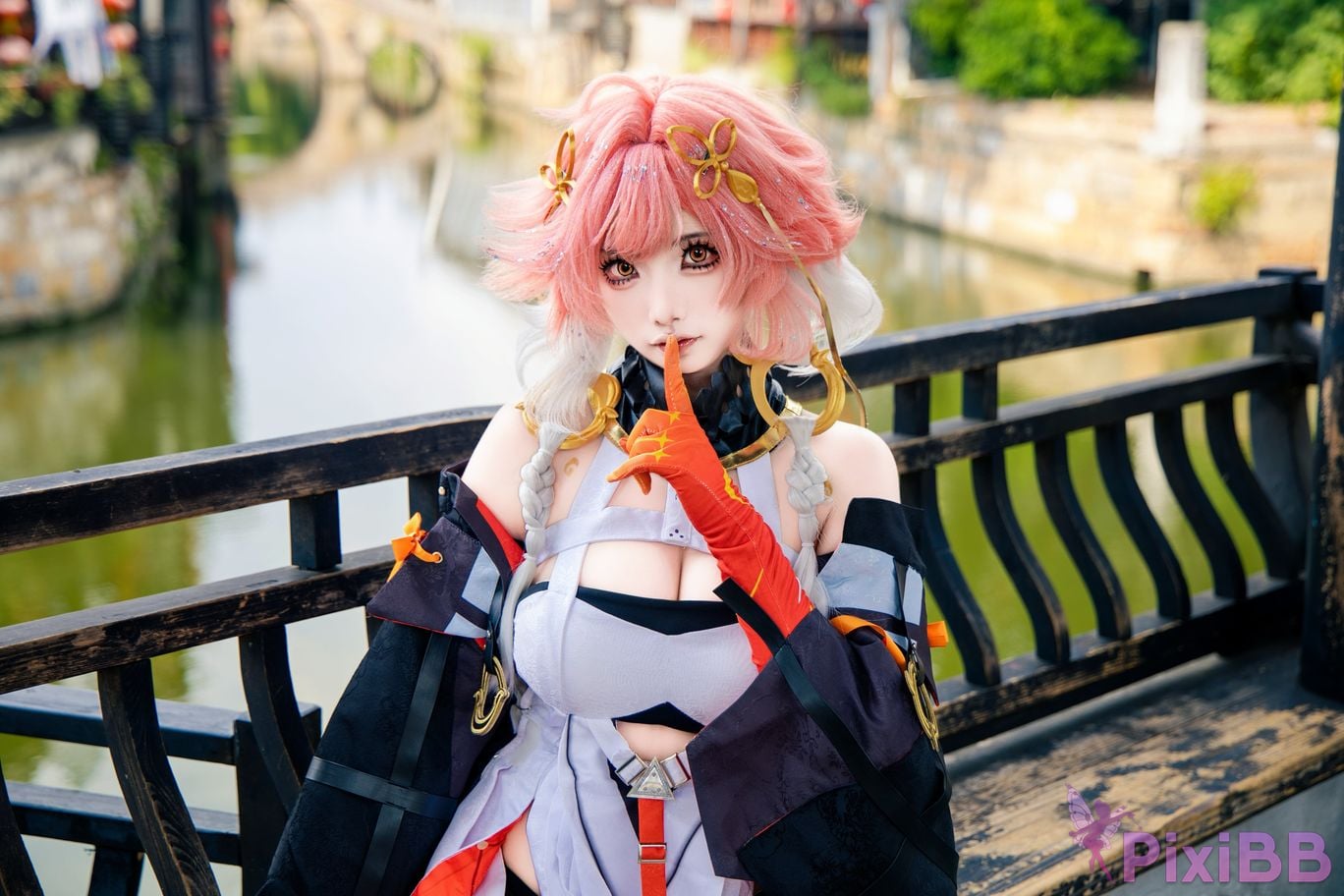 Cosplayer Vanilla Milk Meow Changli Collectors Edition Original Leather Exterior Scene PixiBB.COM 023.JPG