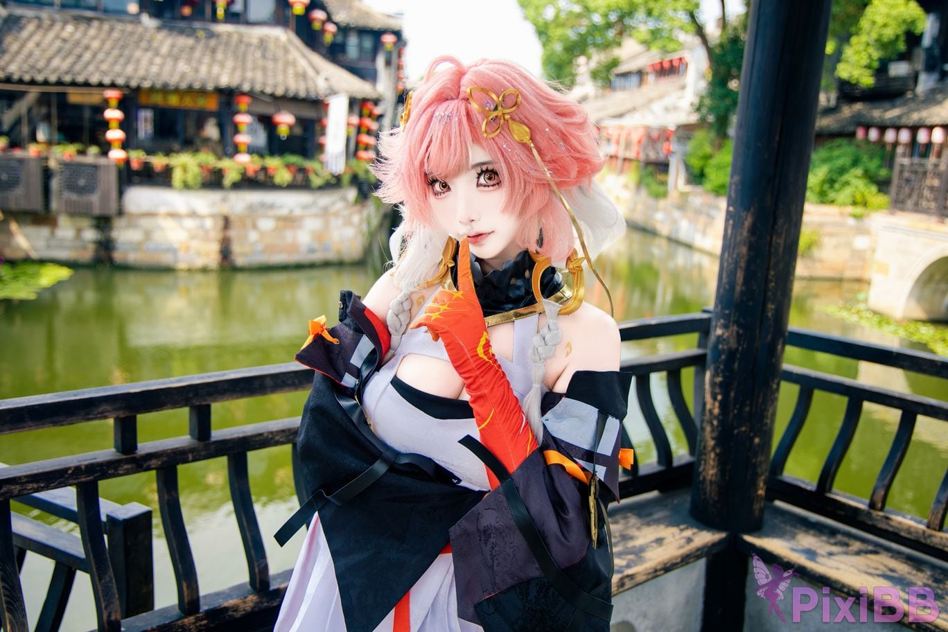 Cosplayer Vanilla Milk Meow Changli Collectors Edition Original Leather Exterior Scene PixiBB.COM 025.JPG