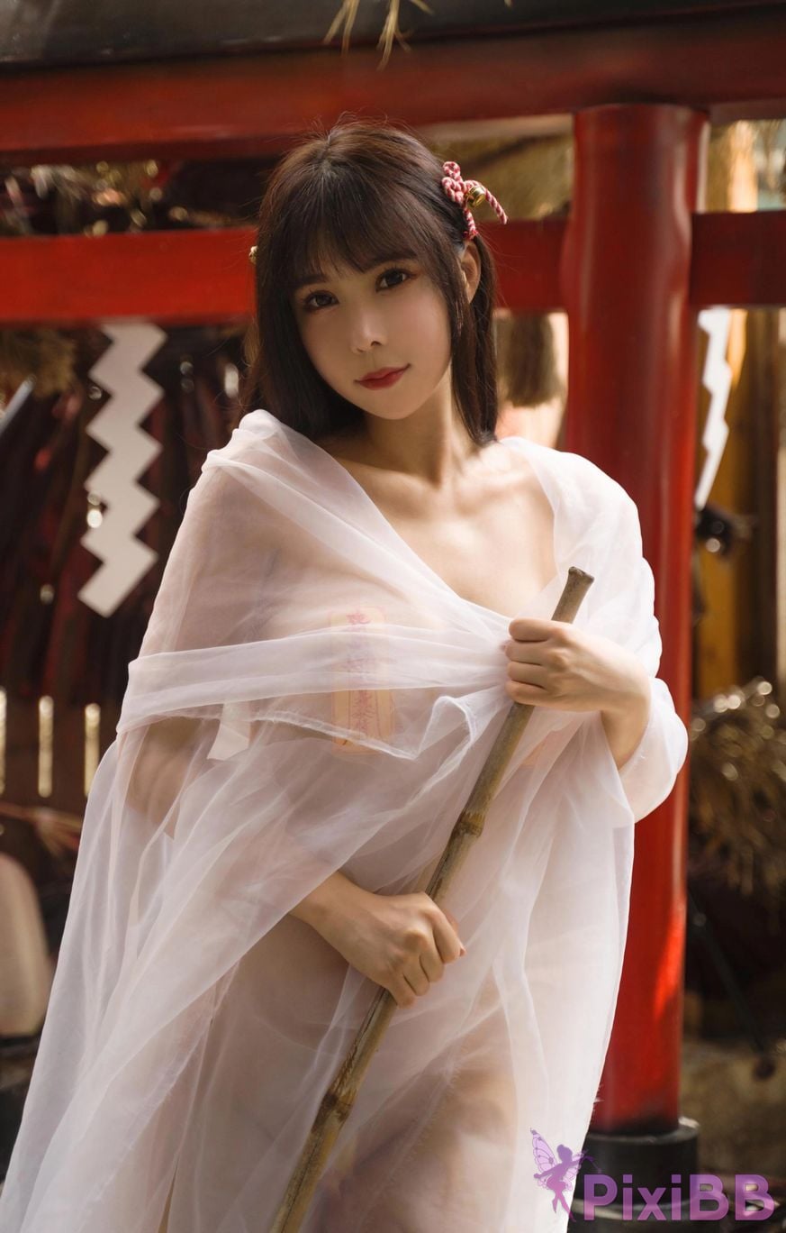 Cosplayer amazon catfish shrine maiden PixiBB.COM 087