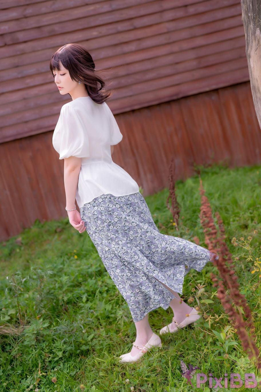 Coser Hoshilily 2023 5 PixiBB.COM 100
