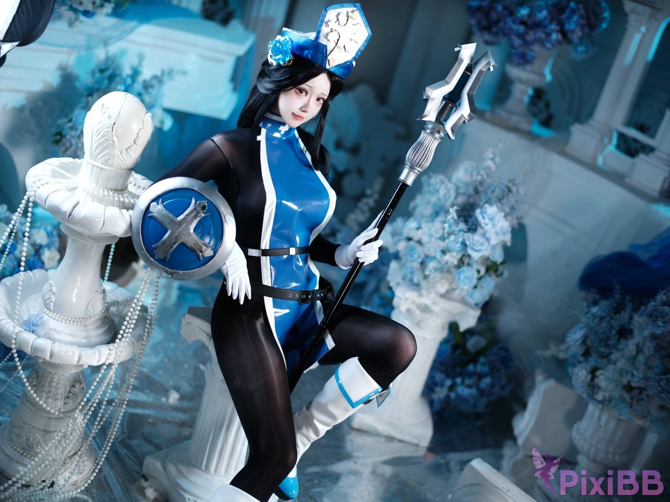 Cosplayer Futa Maeno Maiden Ice Rose Christmas scene PixiBB.COM 008