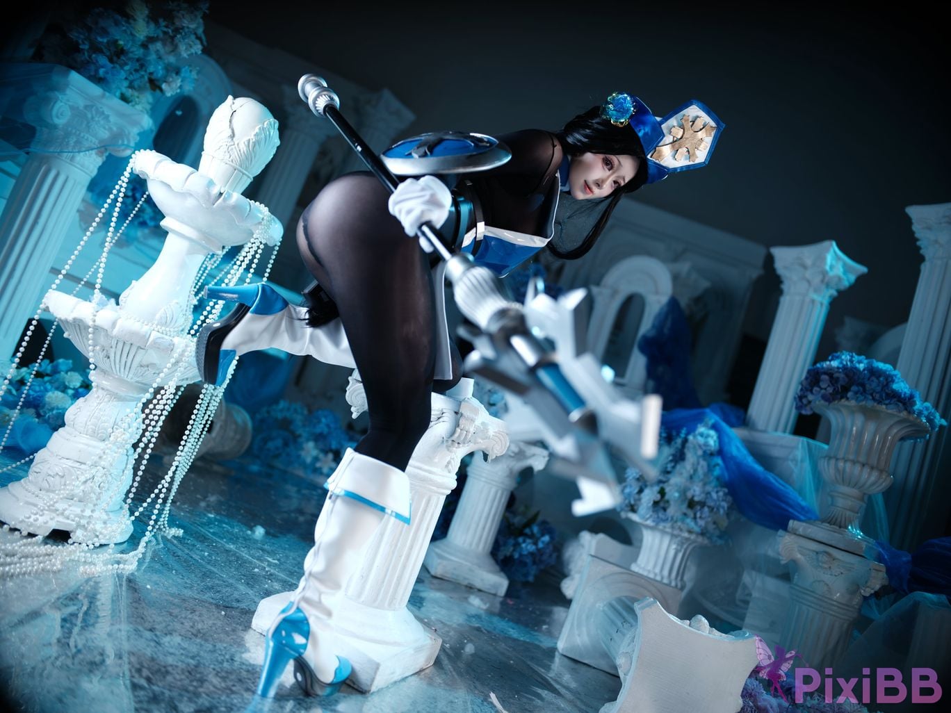 Cosplayer Futa Maeno Maiden Ice Rose Christmas scene PixiBB.COM 009