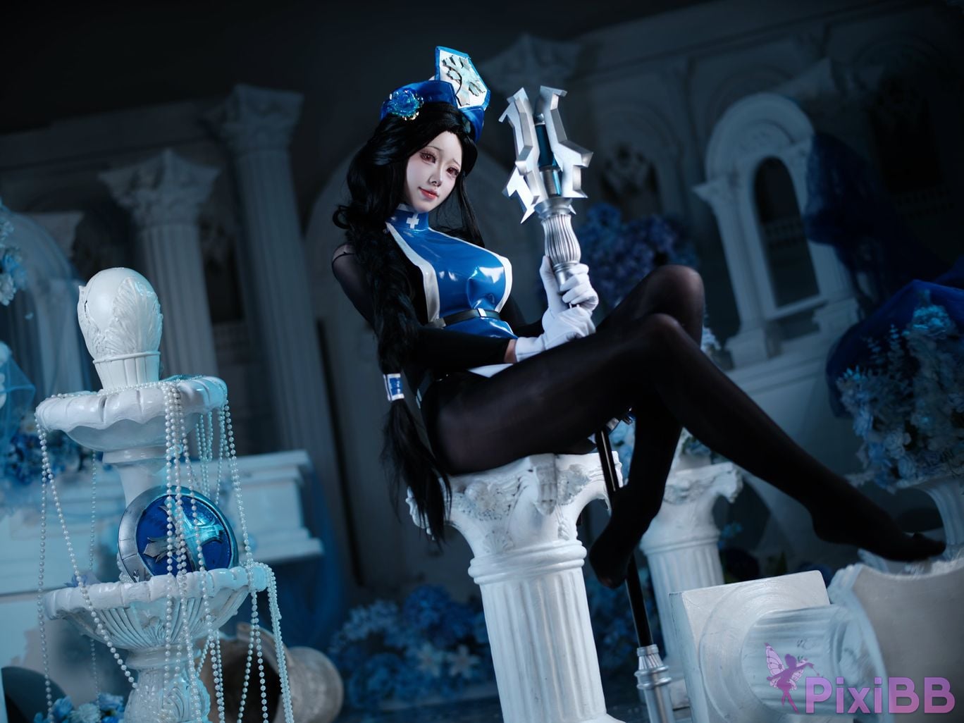 Cosplayer Futa Maeno Maiden Ice Rose Christmas scene PixiBB.COM 014