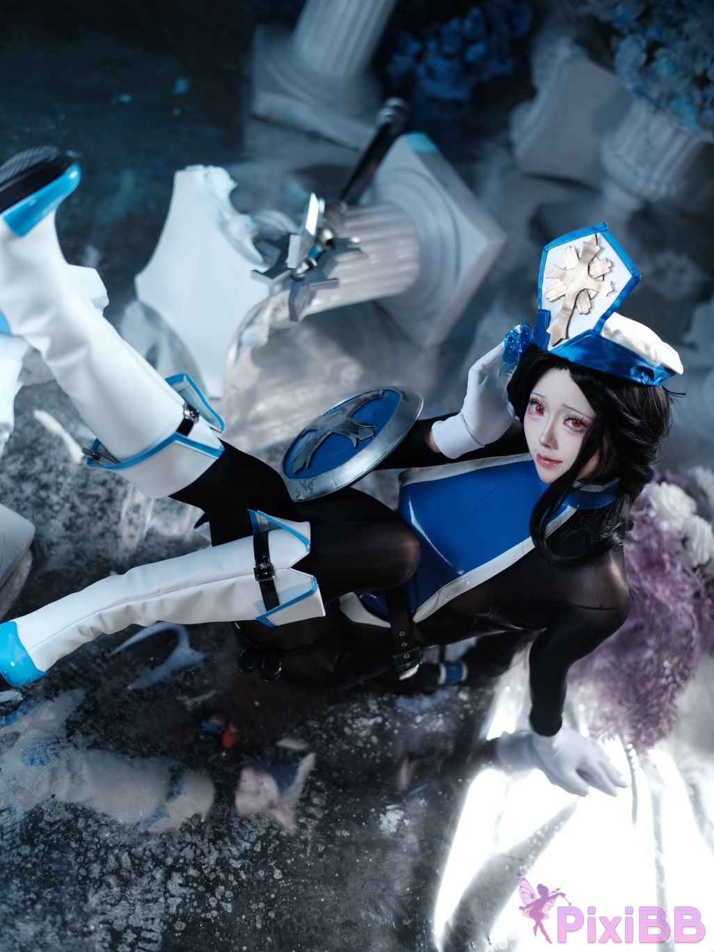 Cosplayer Futa Maeno Maiden Ice Rose Christmas scene PixiBB.COM 021