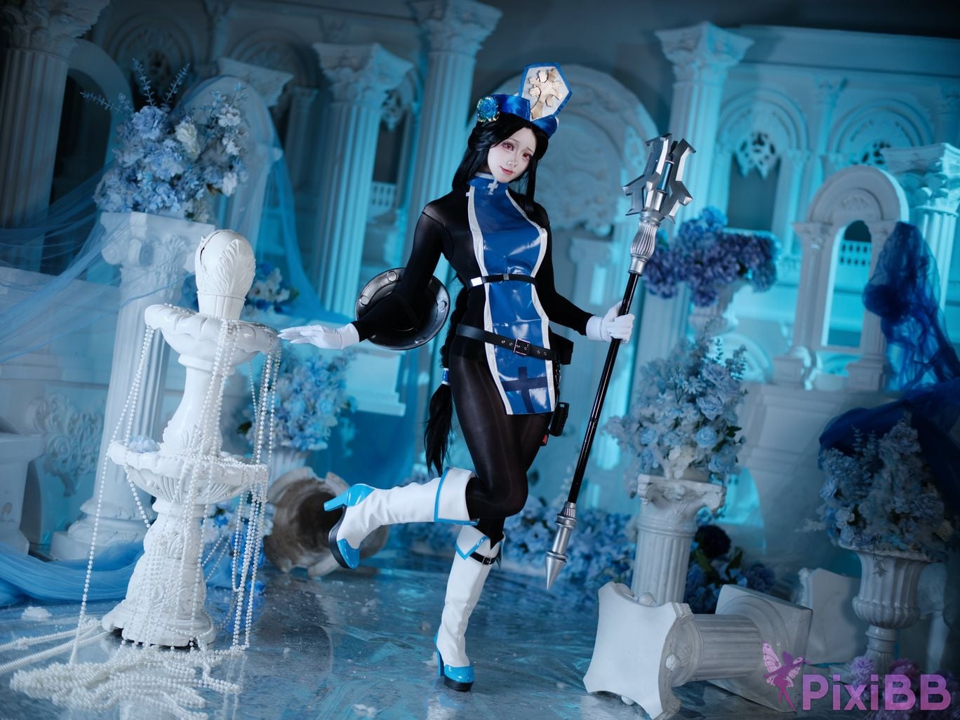 Cosplayer Futa Maeno Maiden Ice Rose Christmas scene PixiBB.COM 028