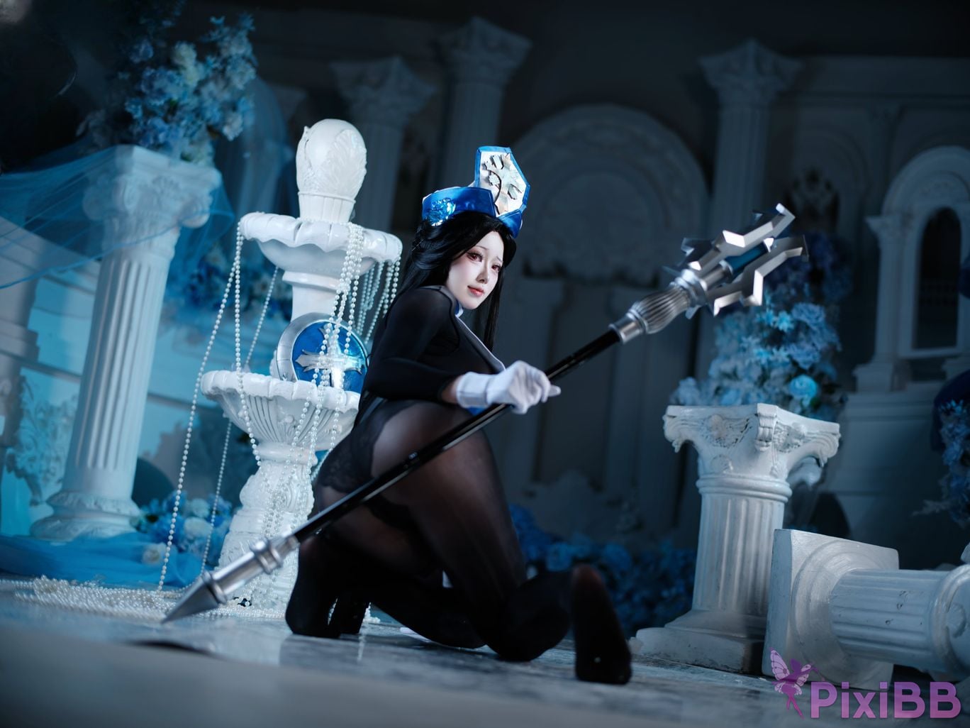 Cosplayer Futa Maeno Maiden Ice Rose Christmas scene PixiBB.COM 038