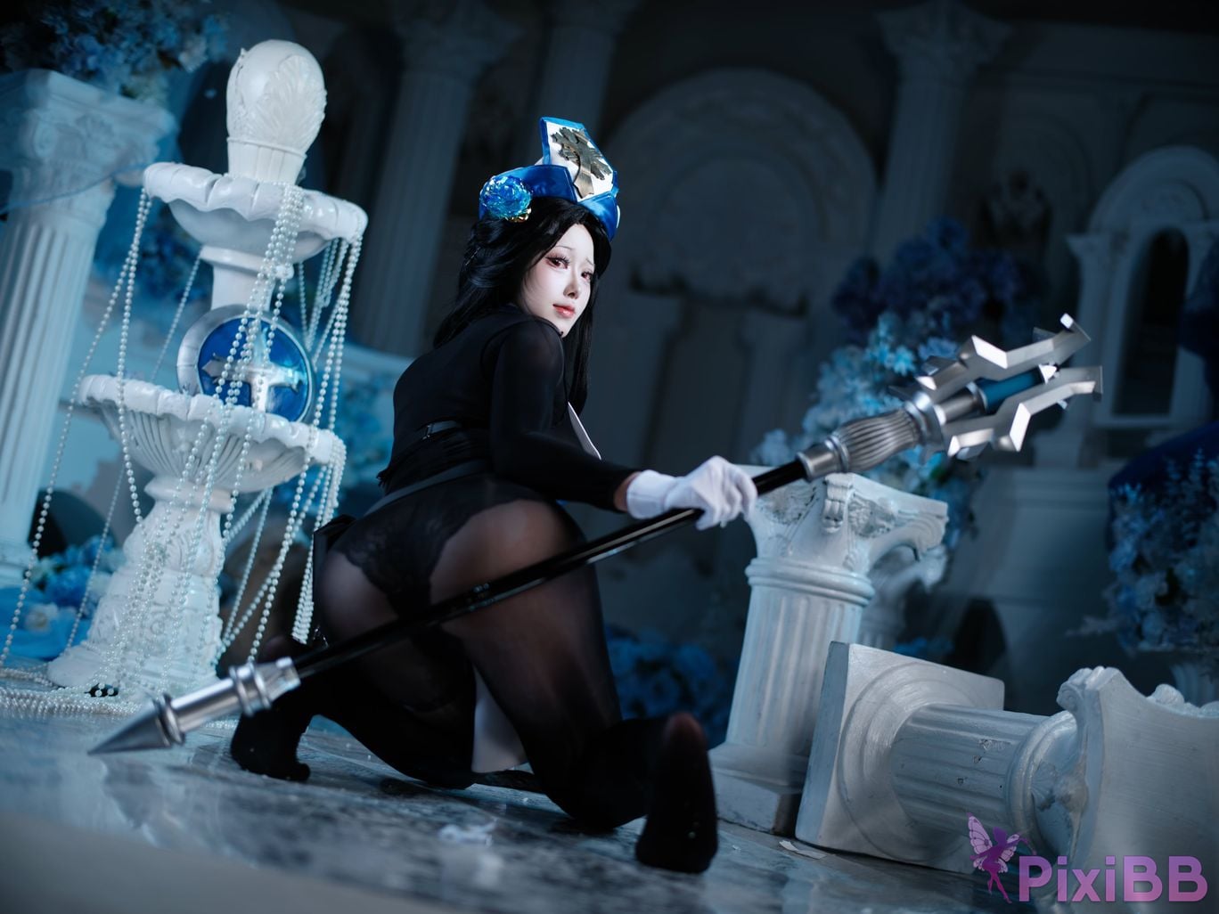 Cosplayer Futa Maeno Maiden Ice Rose Christmas scene PixiBB.COM 039