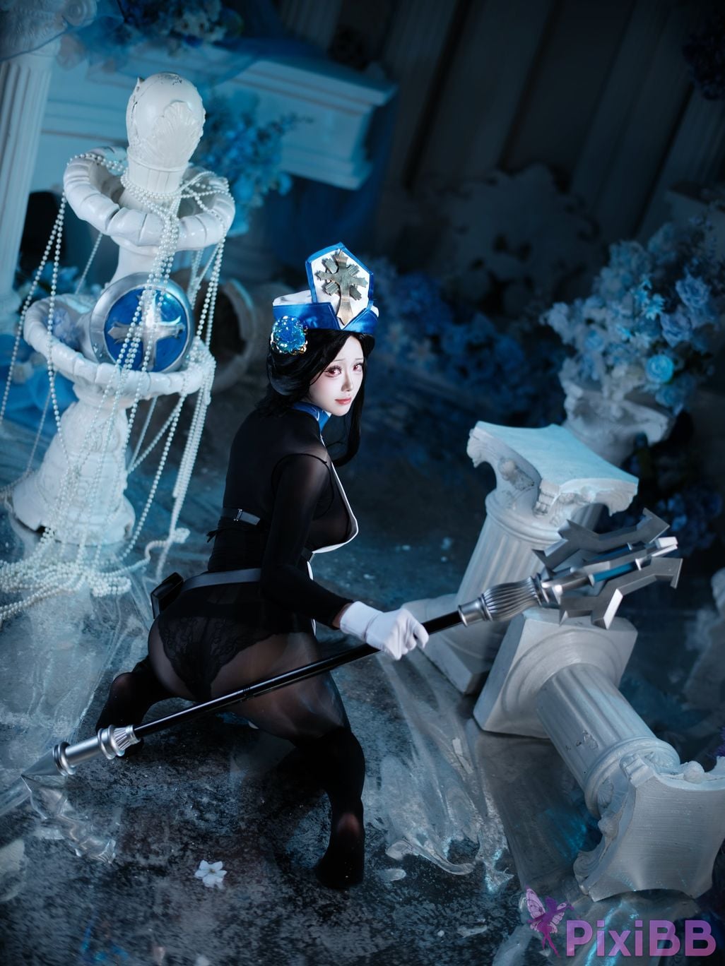 Cosplayer Futa Maeno Maiden Ice Rose Christmas scene PixiBB.COM 040
