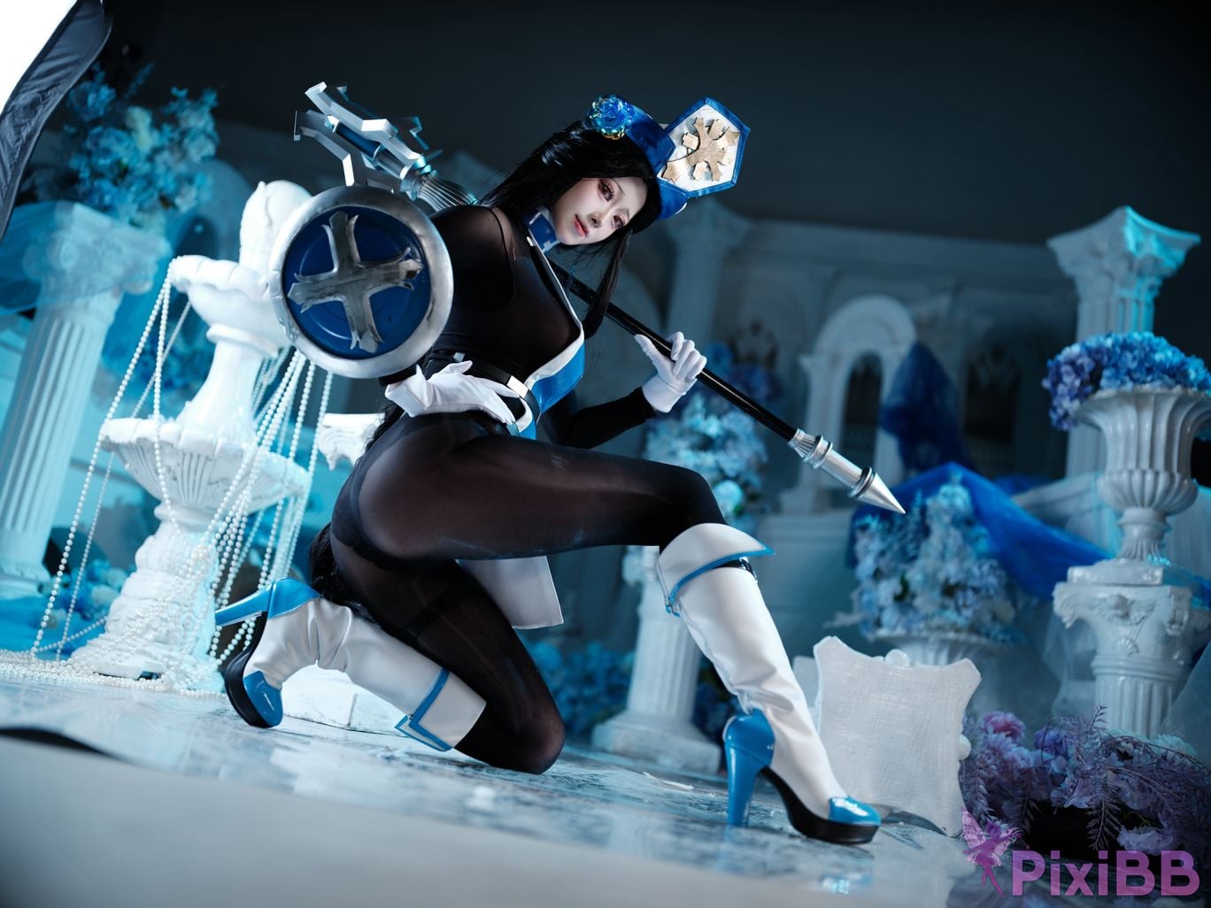 Cosplayer Futa Maeno Maiden Ice Rose Christmas scene PixiBB.COM 059
