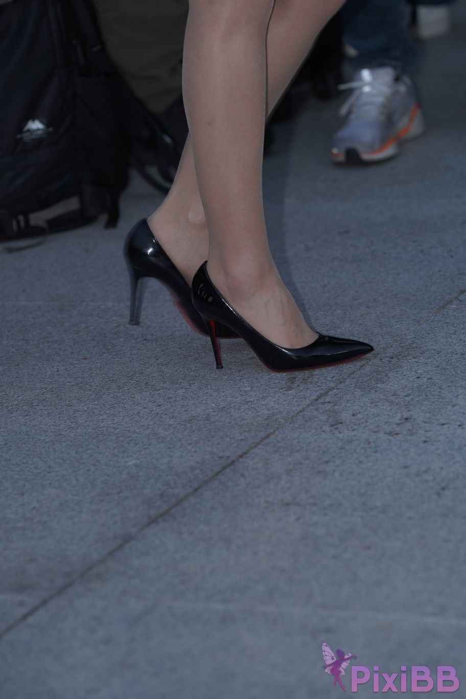 Featured Street Photography Works No.5492 Beautiful legs in black lace skirt and silk stockings PixiBB.COM 091