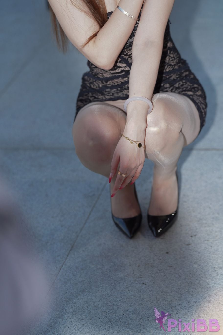 Featured Street Photography Works No.5492 Beautiful legs in black lace skirt and silk stockings PixiBB.COM 135