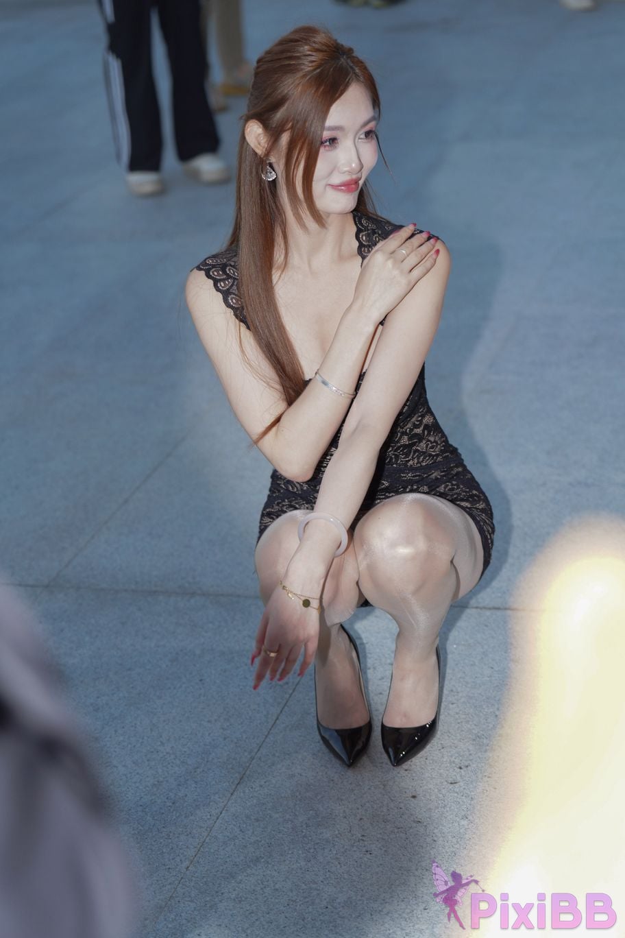 Featured Street Photography Works No.5492 Beautiful legs in black lace skirt and silk stockings PixiBB.COM 153