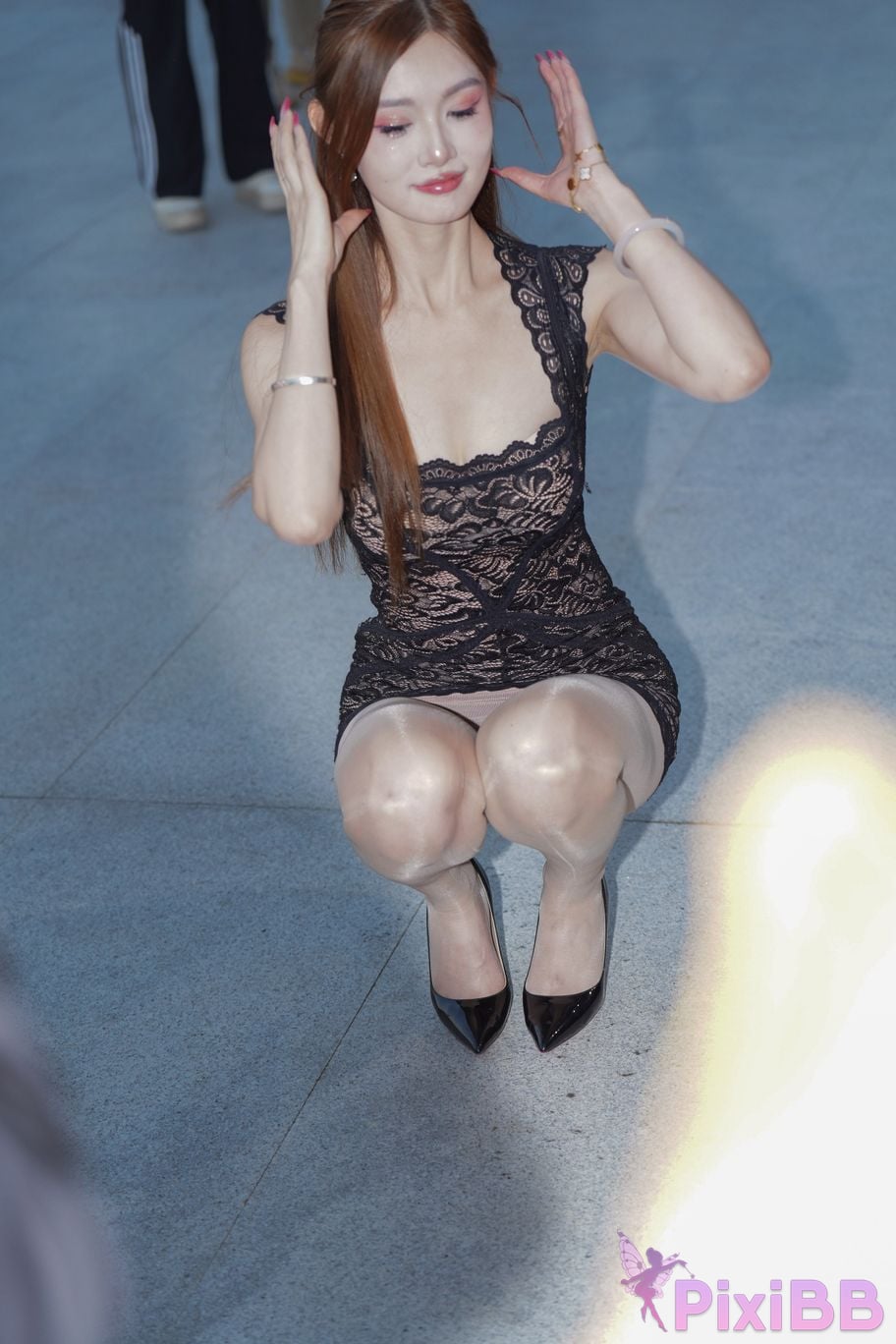 Featured Street Photography Works No.5492 Beautiful legs in black lace skirt and silk stockings PixiBB.COM 154