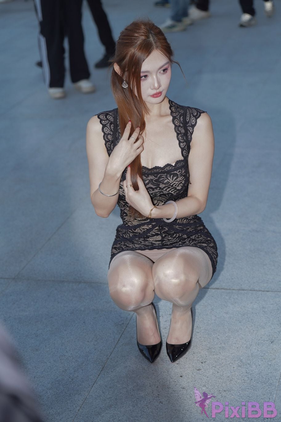 Featured Street Photography Works No.5492 Beautiful legs in black lace skirt and silk stockings PixiBB.COM 163