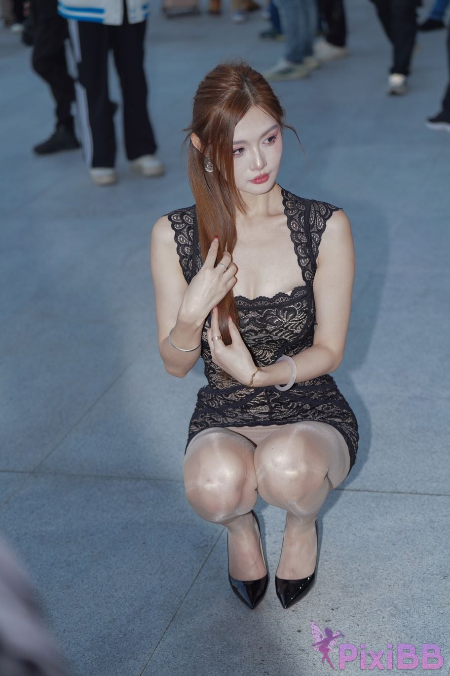 Featured Street Photography Works No.5492 Beautiful legs in black lace skirt and silk stockings PixiBB.COM 164