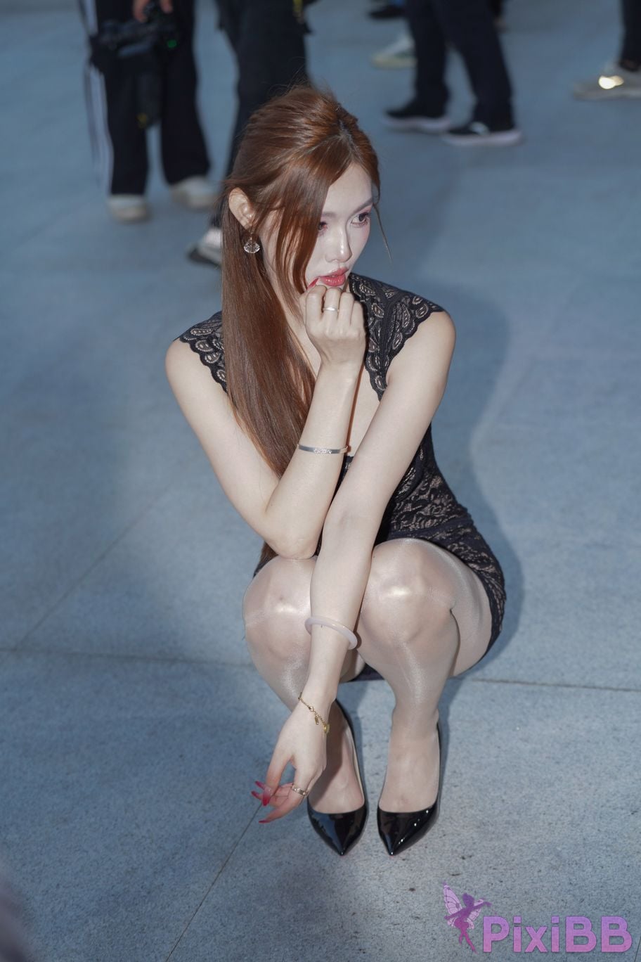 Featured Street Photography Works No.5492 Beautiful legs in black lace skirt and silk stockings PixiBB.COM 167