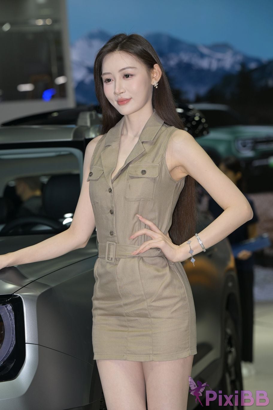 Featured Street Photography Works No.5494 S Classy car model with high heels and beautiful legs PixiBB.COM 027